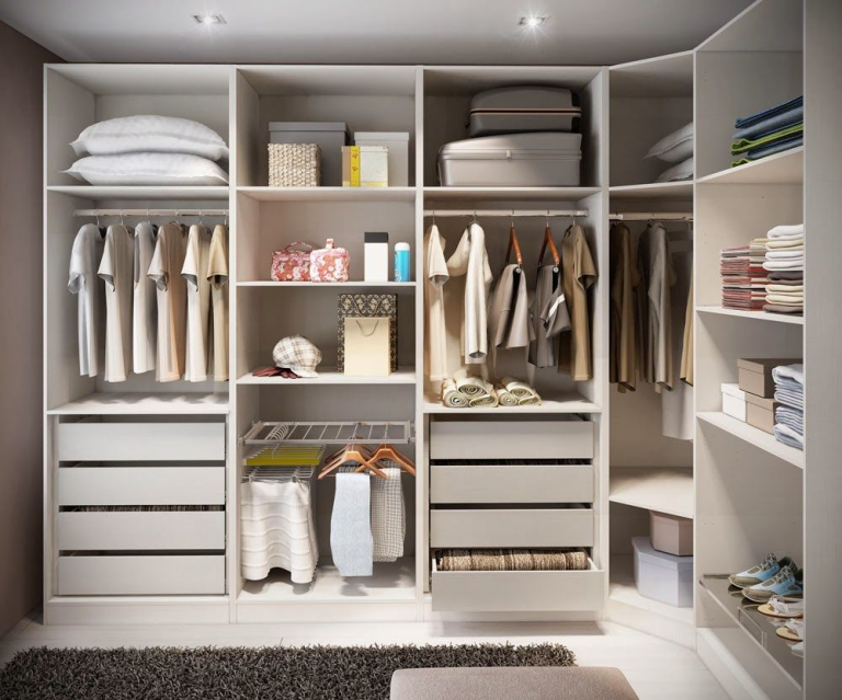 應(yīng)該購(gòu)買現(xiàn)成的衣柜還是自己設(shè)計(jì)？